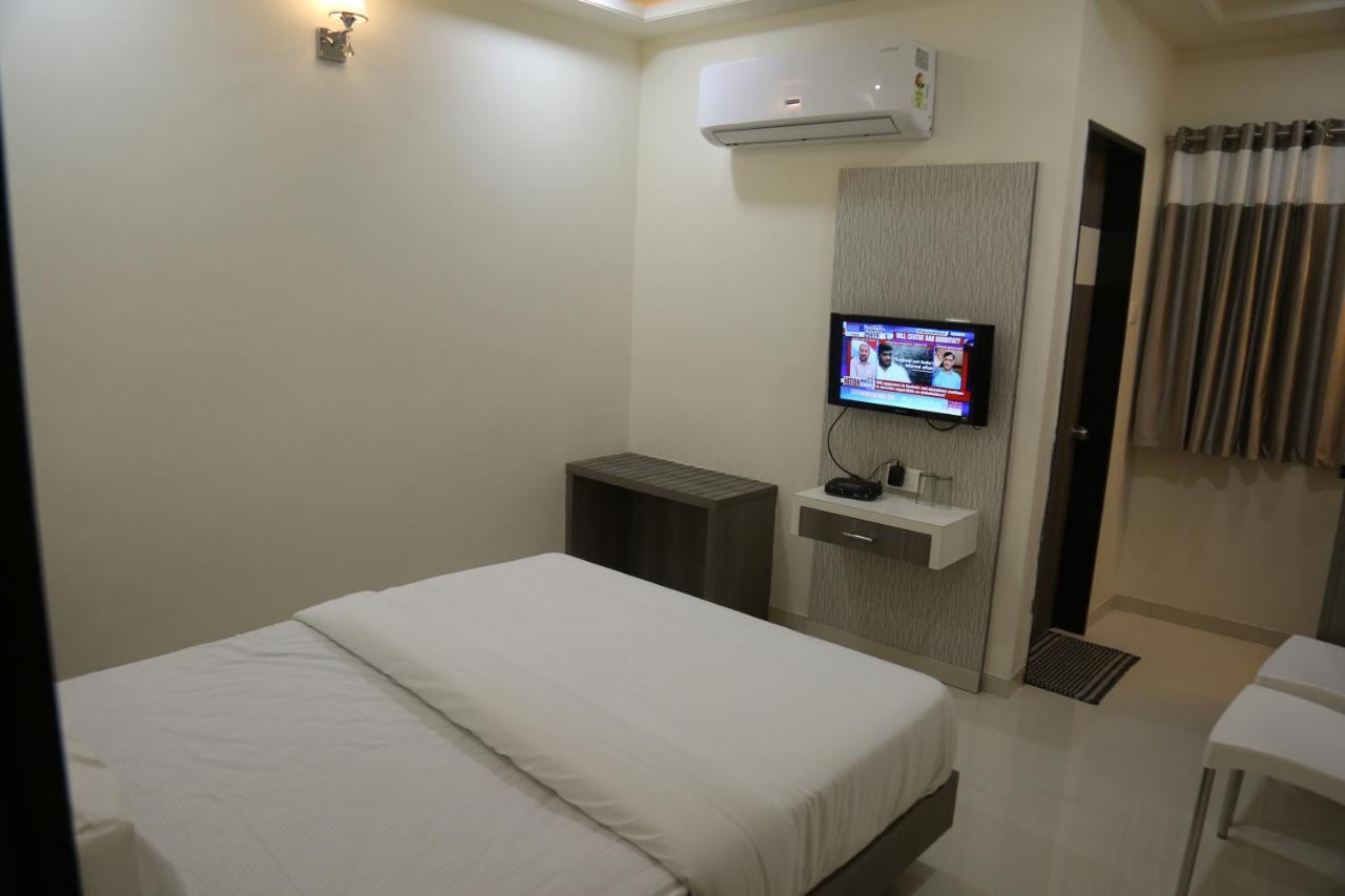 Hotel Lotus Chandrapur Exterior photo